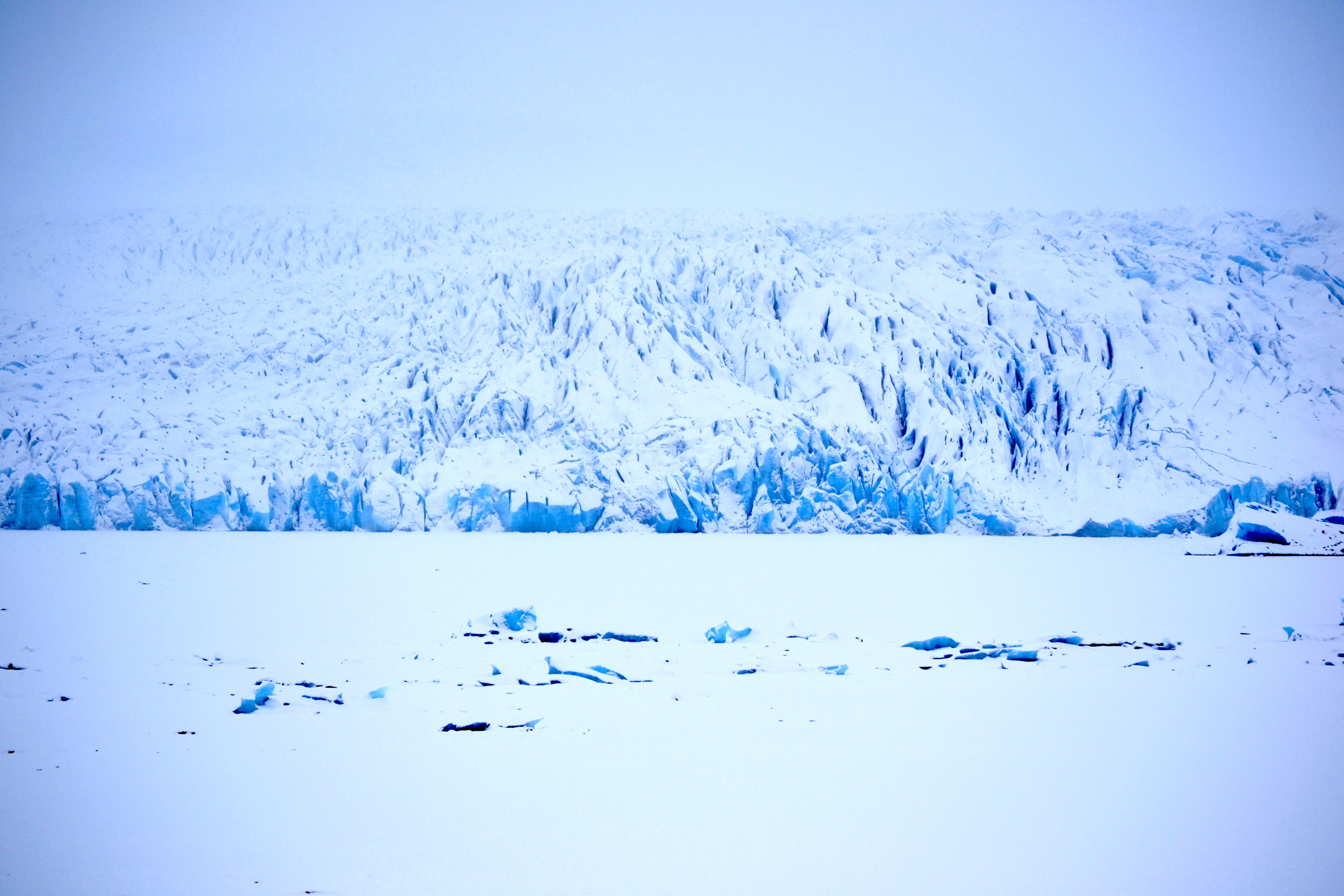 Imponente parete di un ghiacciaio islandese