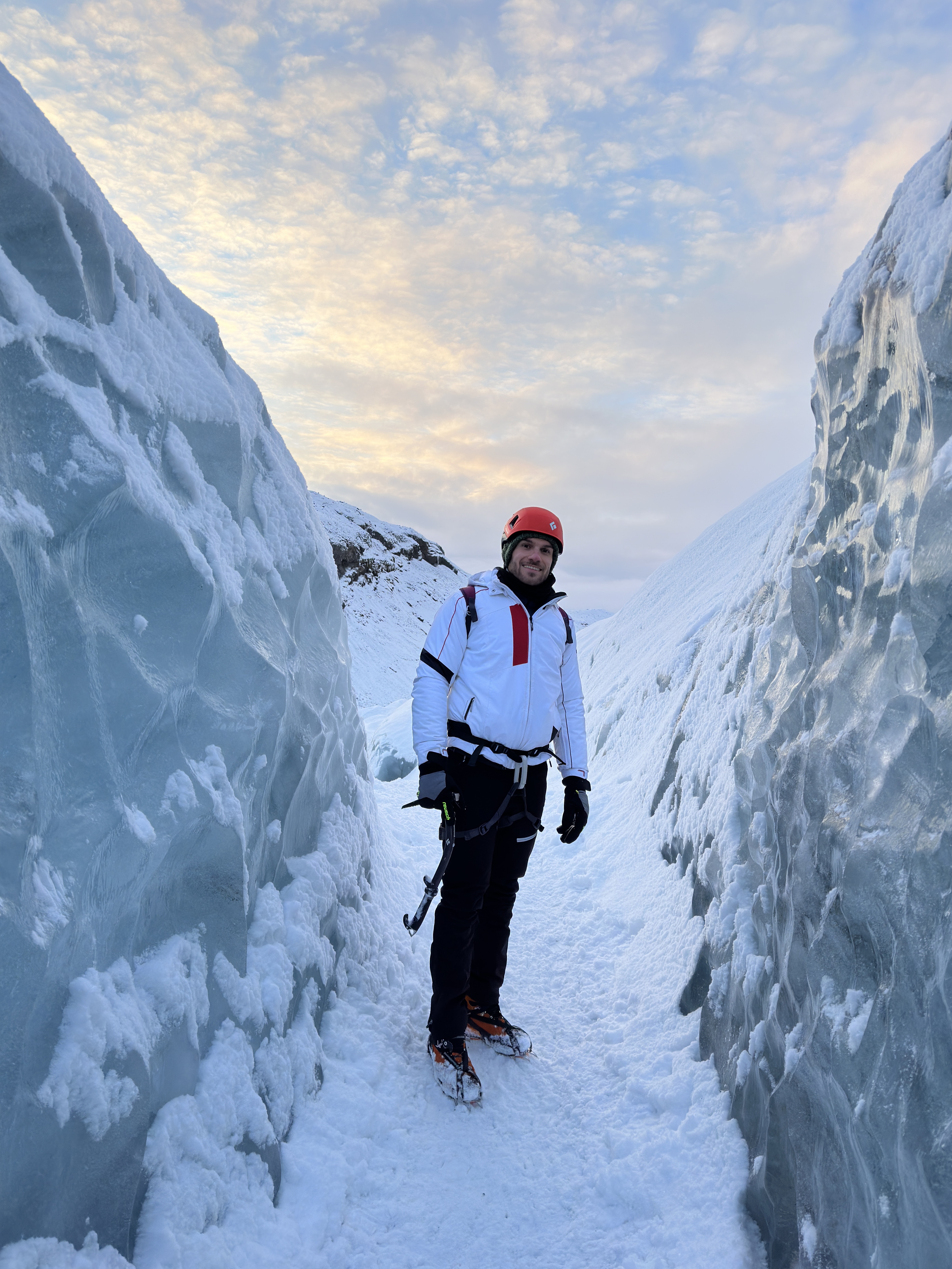 Escursione guidata all'interno di un crepaccio del ghiacciaio