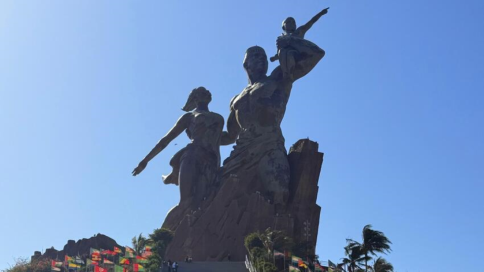 L'imponente Monumento al Rinascimento Africano a Dakar