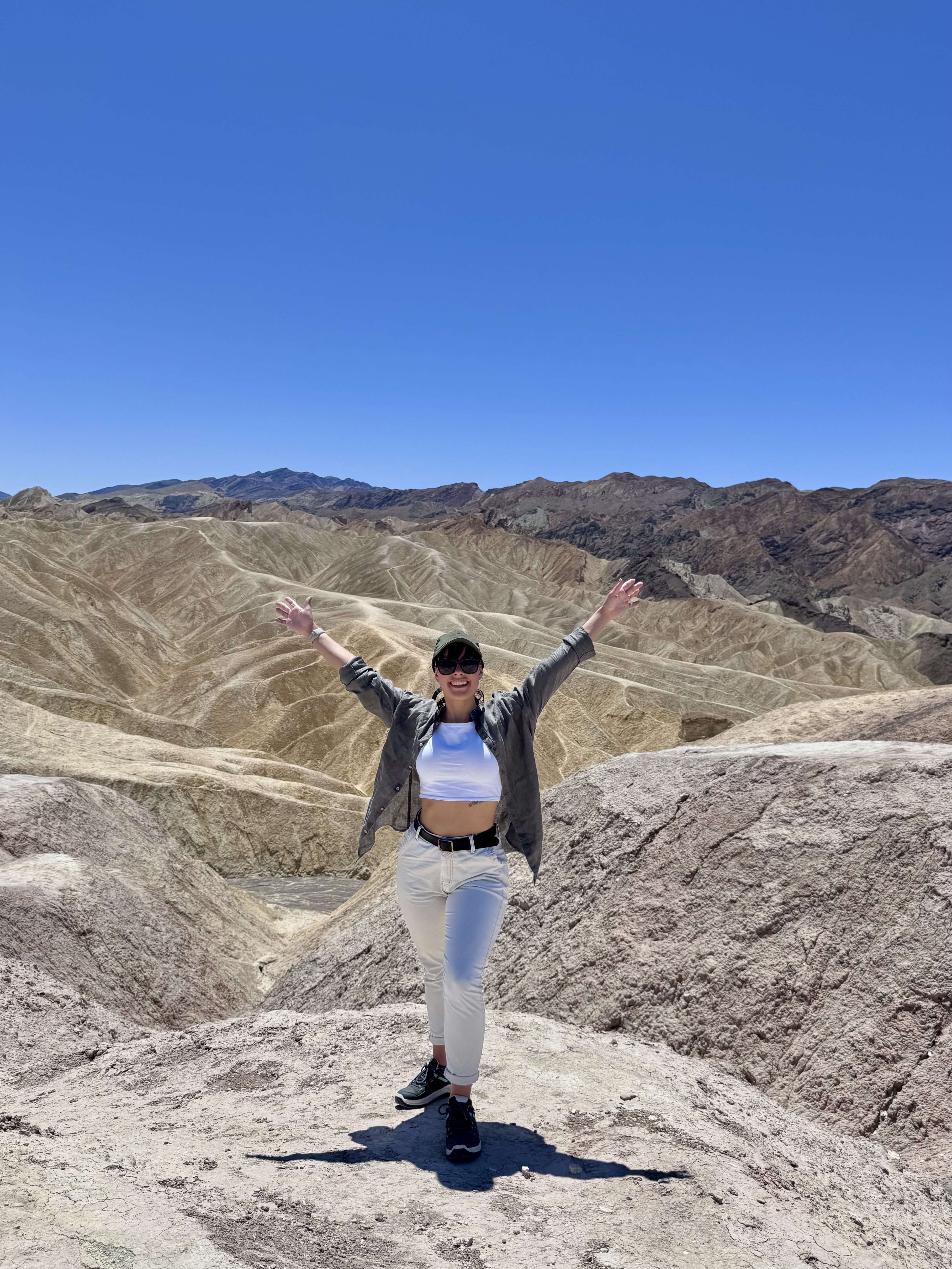 Formazioni geologiche spettacolari che ricordano un paesaggio lunare a Zabriskie Point