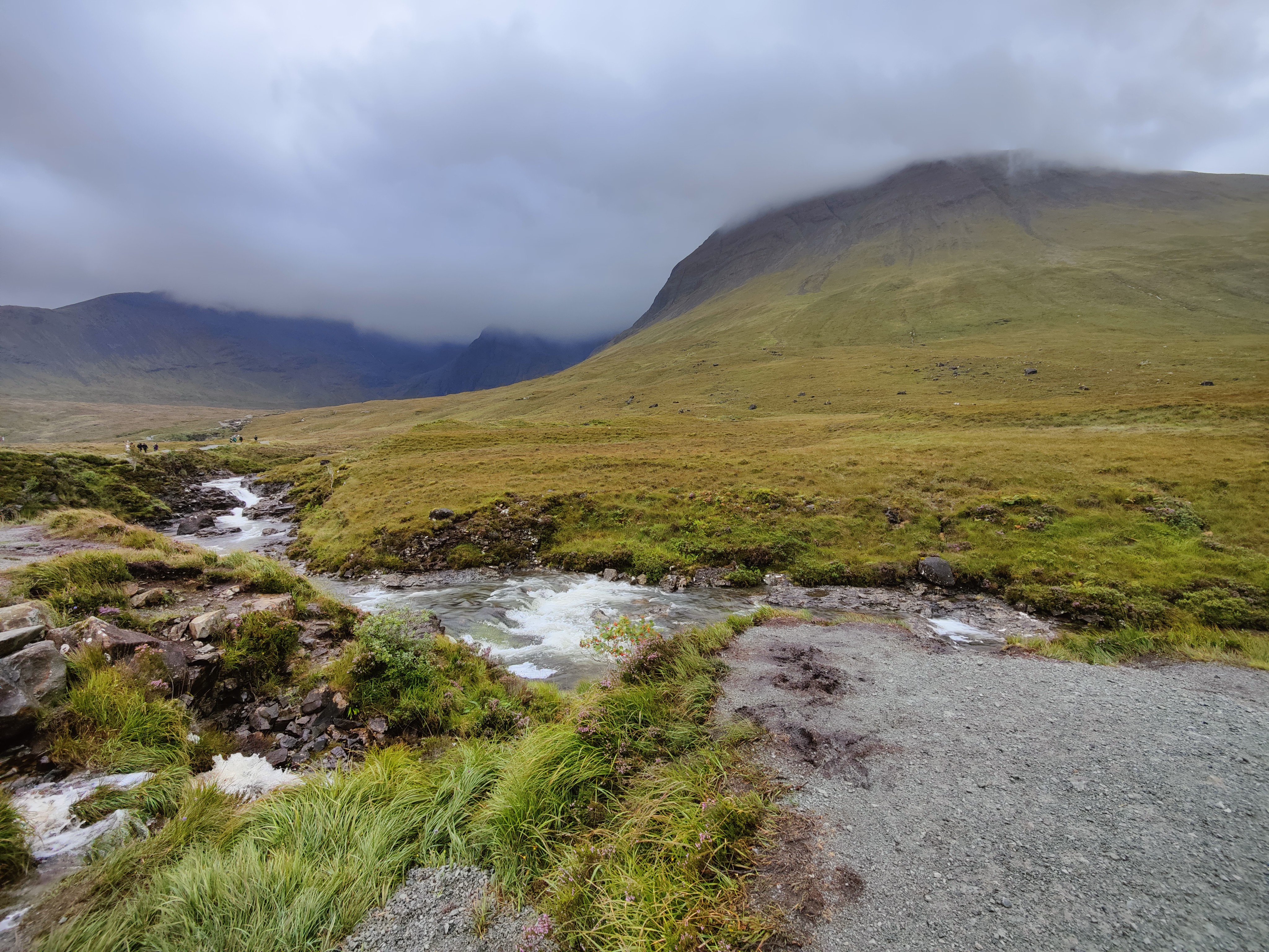 Le meravigliose cascate e piscine naturali delle Fairy Pools