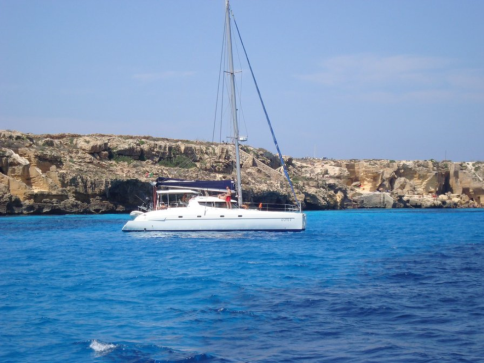Viaggio in barca a vela alle Isole Eolie: tra mito e natura